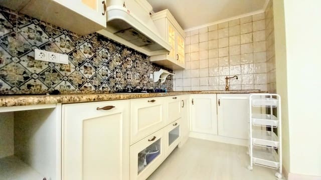 4 bedroom Apartment for sale in Torrevieja - € 175,000 (Ref: 8372168)