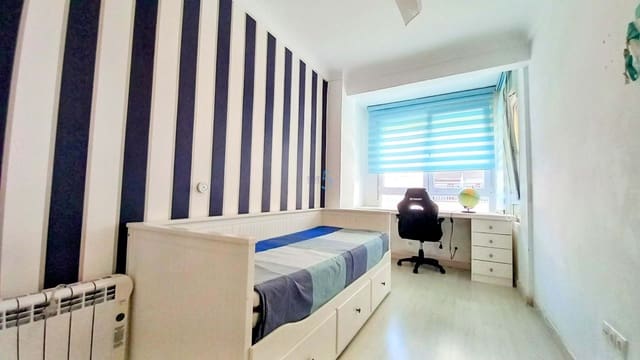 4 bedroom Apartment for sale in Torrevieja - € 175,000 (Ref: 8372168)