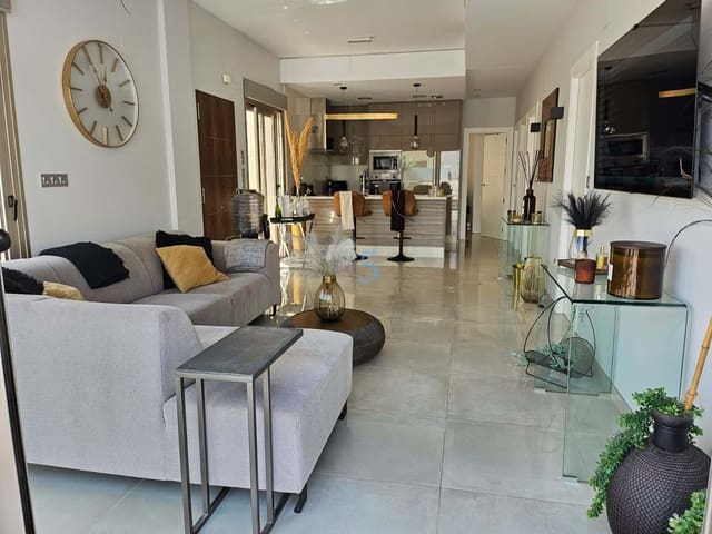 3 bedroom Villa for sale in Villamartin, Orihuela with pool - € 369,950 (Ref: 8475469)