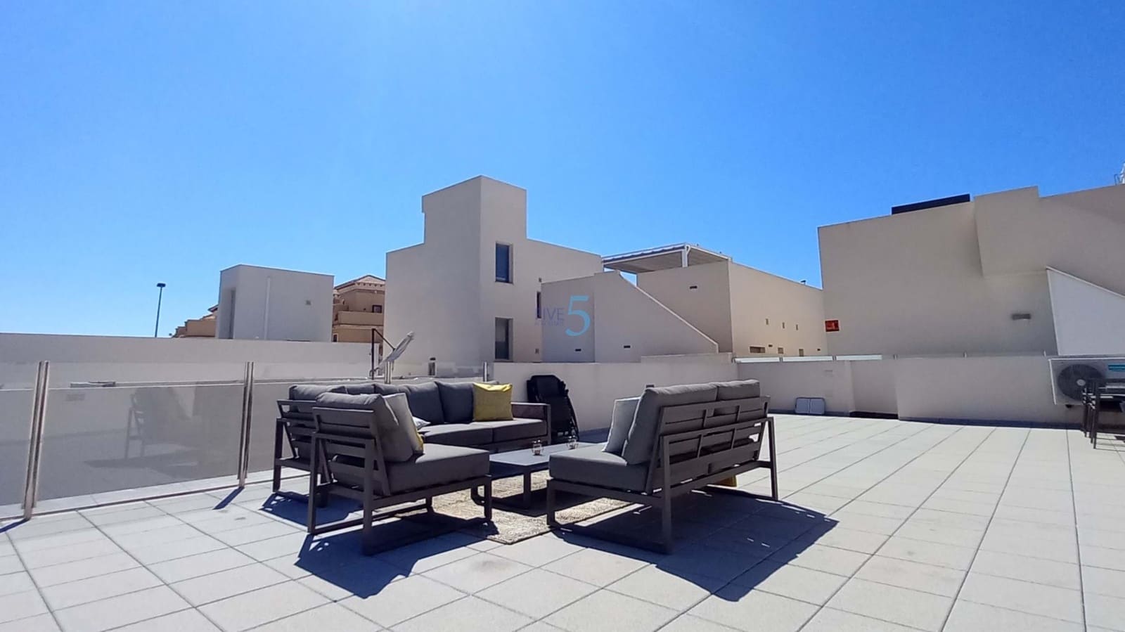 3 bedroom Villa for sale in Villamartin with pool - € 369,950 (Ref: 8475469)