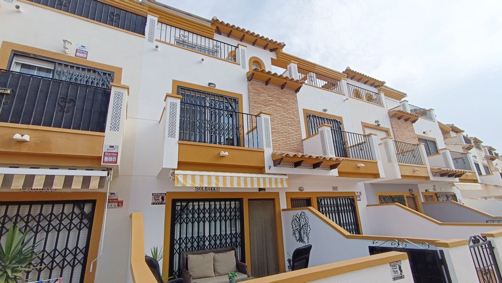 4 sypialnia Dom na sprzedaż w Orihuela Costa z basenem garażem - 235 000 € (Ref: 8484869)