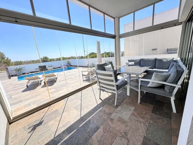 3 soveværelse Villa til salg i Villamartin, Orihuela med swimmingpool - € 395.000 (Ref: 8515046)