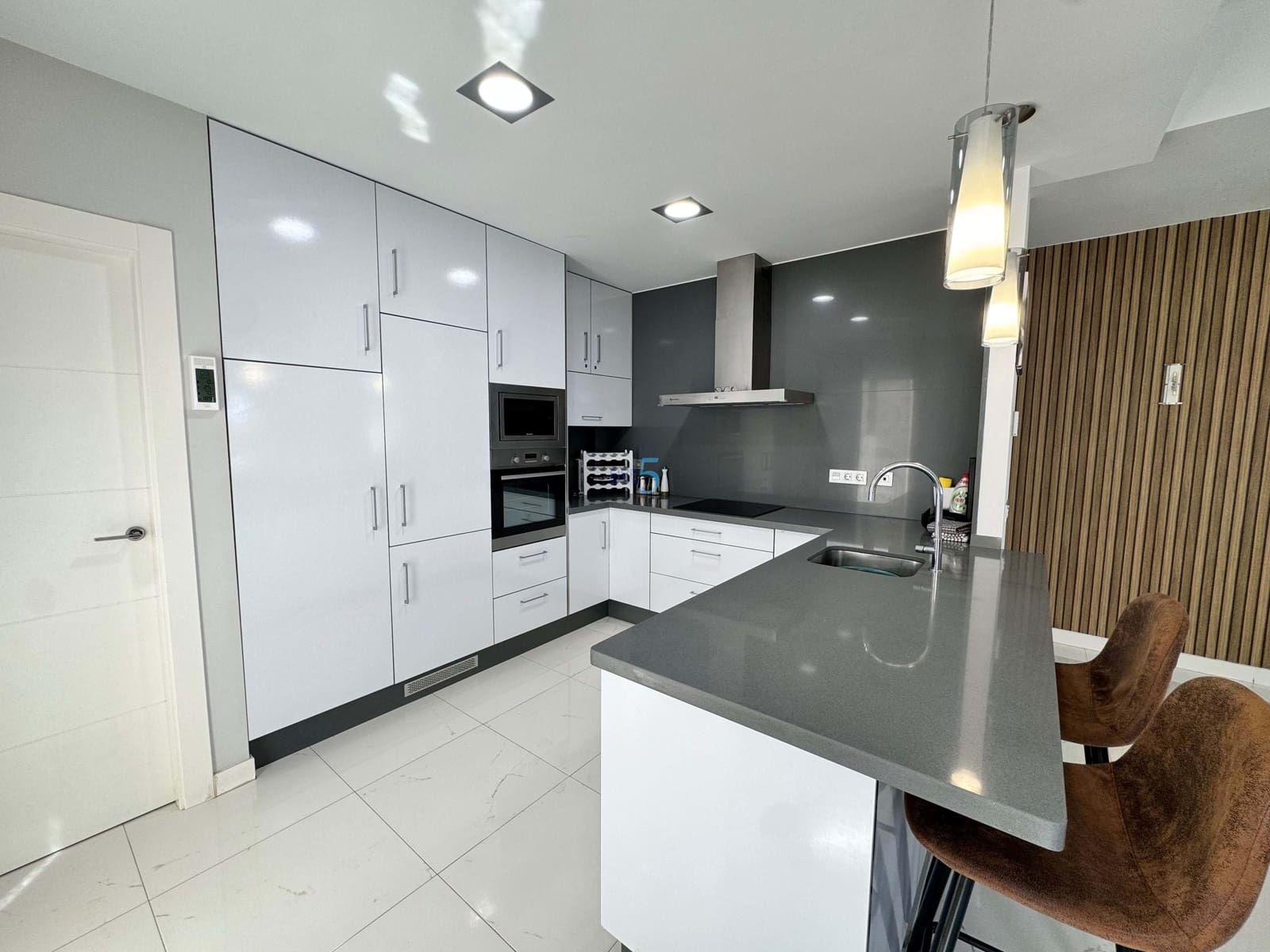 3 bedroom Villa for sale in Villamartin with pool - € 395,000 (Ref: 8515046)