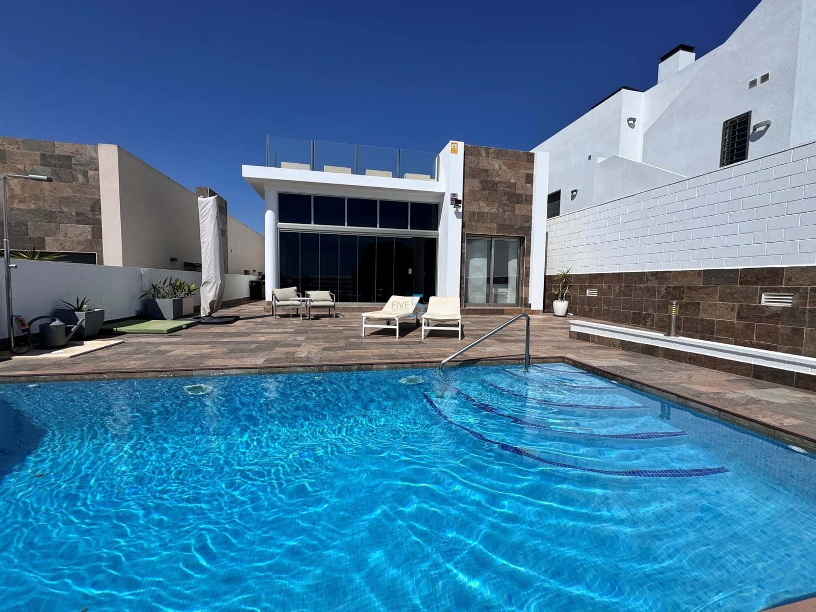 3 bedroom Villa for sale in Villamartin with pool - € 395,000 (Ref: 8515046)