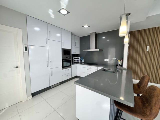 3 soveværelse Villa til salg i Villamartin, Orihuela med swimmingpool - € 395.000 (Ref: 8515046)