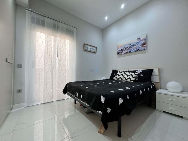 3 soveværelse Villa til salg i Villamartin, Orihuela med swimmingpool - € 395.000 (Ref: 8515046)