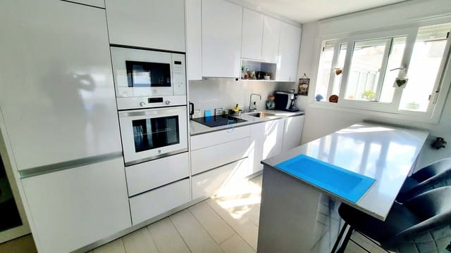 3 makuuhuone Huvila myytävänä paikassa Pilar de la Horadada mukana uima-altaan 
autotalli - 450 000 € (Ref: 8534463)