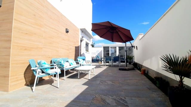 3 makuuhuone Huvila myytävänä paikassa Pilar de la Horadada mukana uima-altaan 
autotalli - 450 000 € (Ref: 8534463)