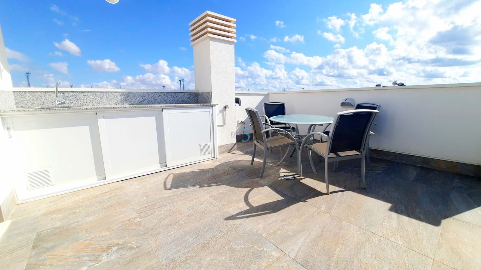 3 makuuhuone Huvila myytävänä paikassa Pilar de la Horadada mukana uima-altaan 
autotalli - 450 000 € (Ref: 8534463)