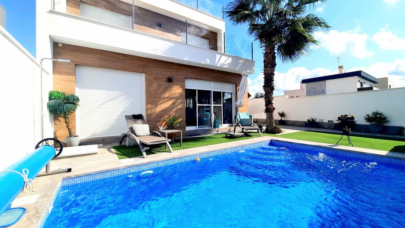 3 makuuhuone Huvila myytävänä paikassa Pilar de la Horadada mukana uima-altaan 
autotalli - 450 000 € (Ref: 8534463)