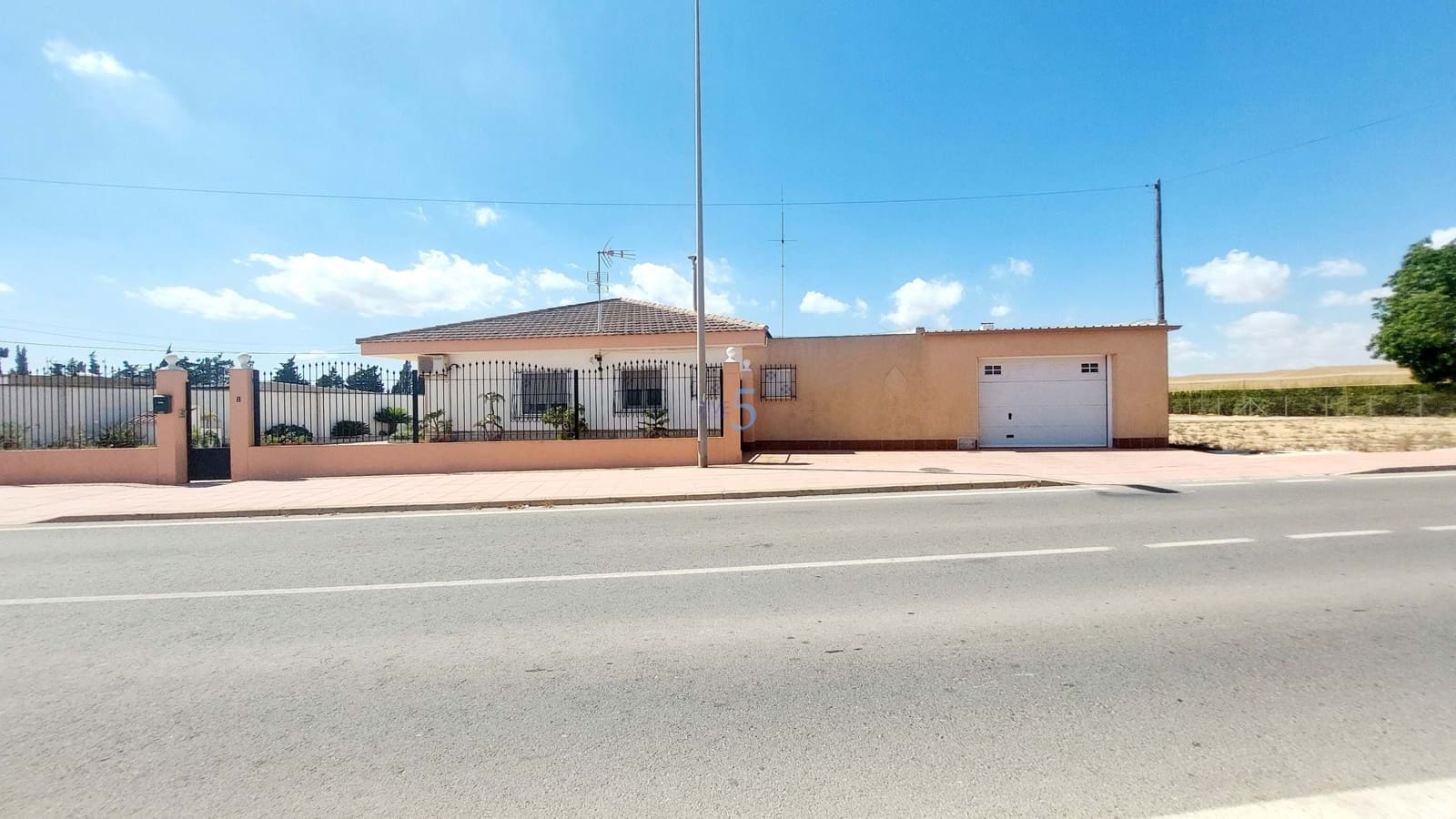 4 sypialnia Willa na sprzedaż w Roda z garażem - 530 000 € (Ref: 8539137)