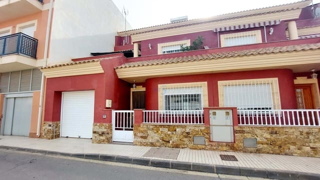 4 bedroom Townhouse for sale in Los Alcázares with garage - € 272,000 (Ref: 8553696)