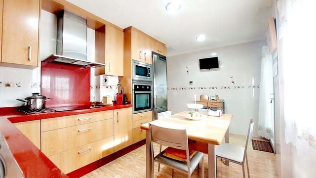 4 bedroom Townhouse for sale in Los Alcázares with garage - € 272,000 (Ref: 8553696)