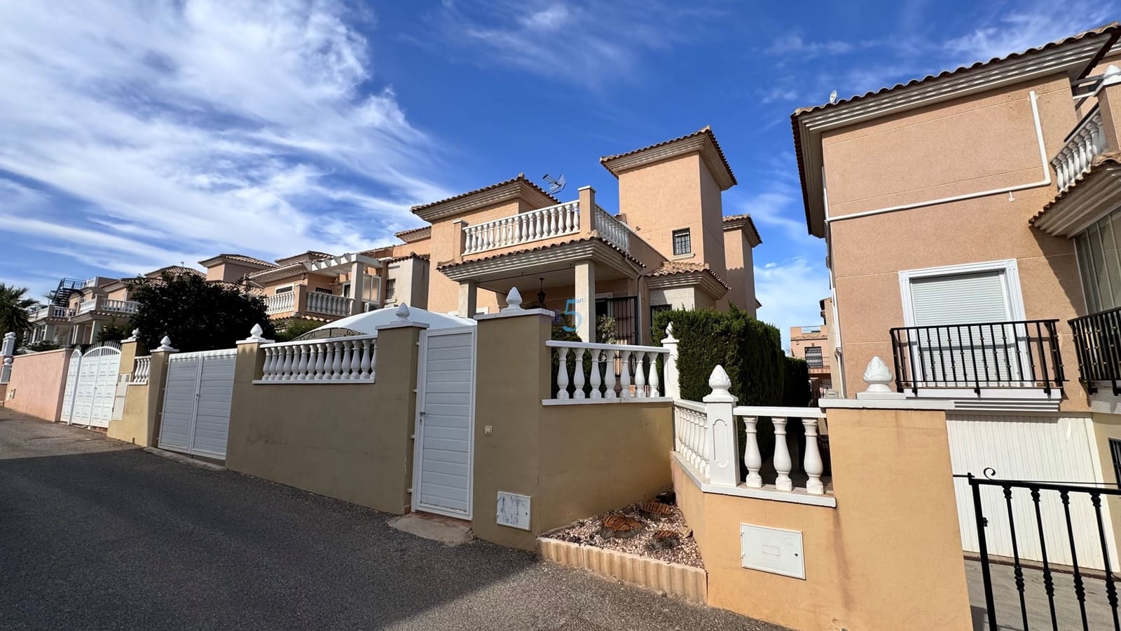 3 bedroom Villa for sale in Los Altos with pool garage - € 345,000 (Ref: 8559148)