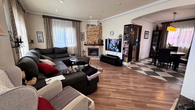 Chalet de 3 habitaciones en Los Altos en venta con piscina garaje - 345.000 € (Ref: 8559148)