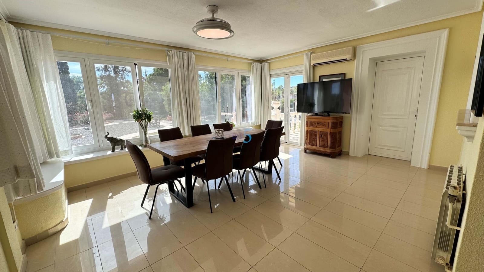 Chalet de 7 habitaciones en San Miguel de Salinas en venta con piscina garaje - 1.499.000 € (Ref: 8562124)