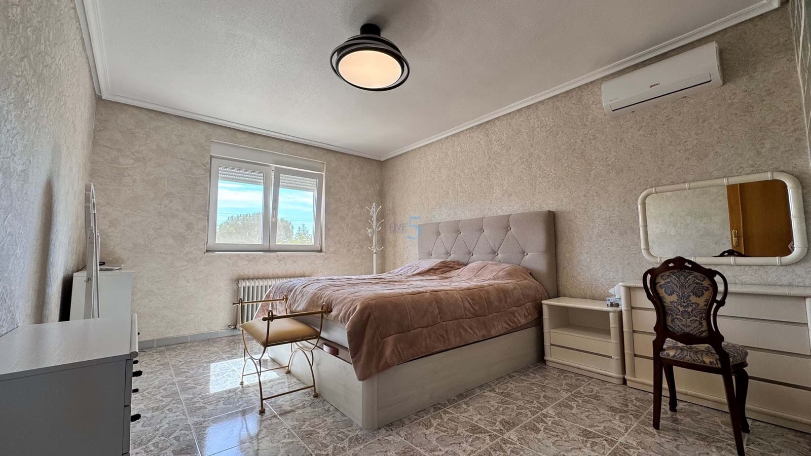 Chalet de 7 habitaciones en San Miguel de Salinas en venta con piscina garaje - 1.499.000 € (Ref: 8562124)