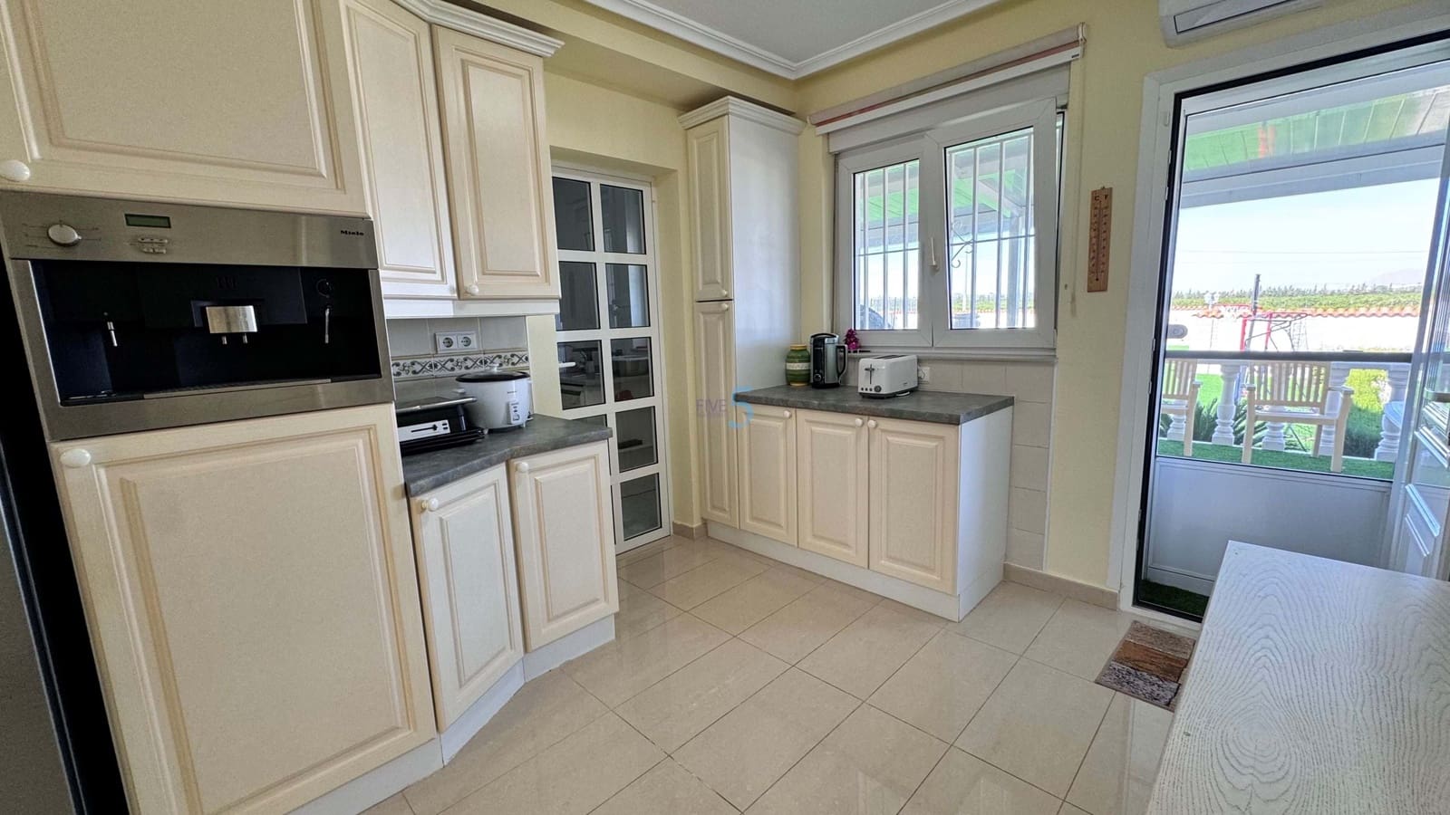 Chalet de 7 habitaciones en San Miguel de Salinas en venta con piscina garaje - 1.499.000 € (Ref: 8562124)