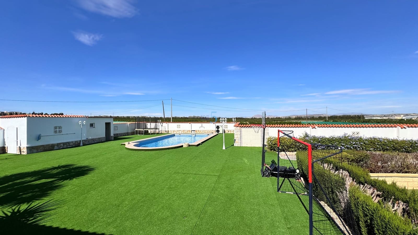 Chalet de 7 habitaciones en San Miguel de Salinas en venta con piscina garaje - 1.499.000 € (Ref: 8562124)