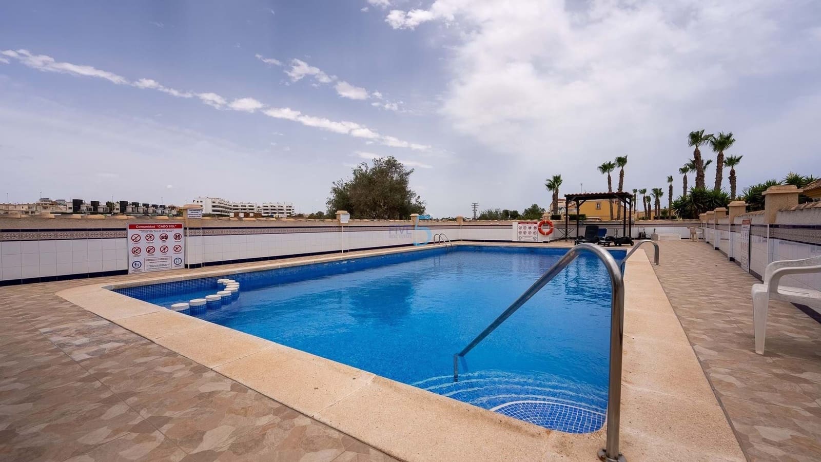 2 soverom Leilighet til salgs i La Regia med svømmebasseng garasje - € 139 000 (Ref: 8585878)