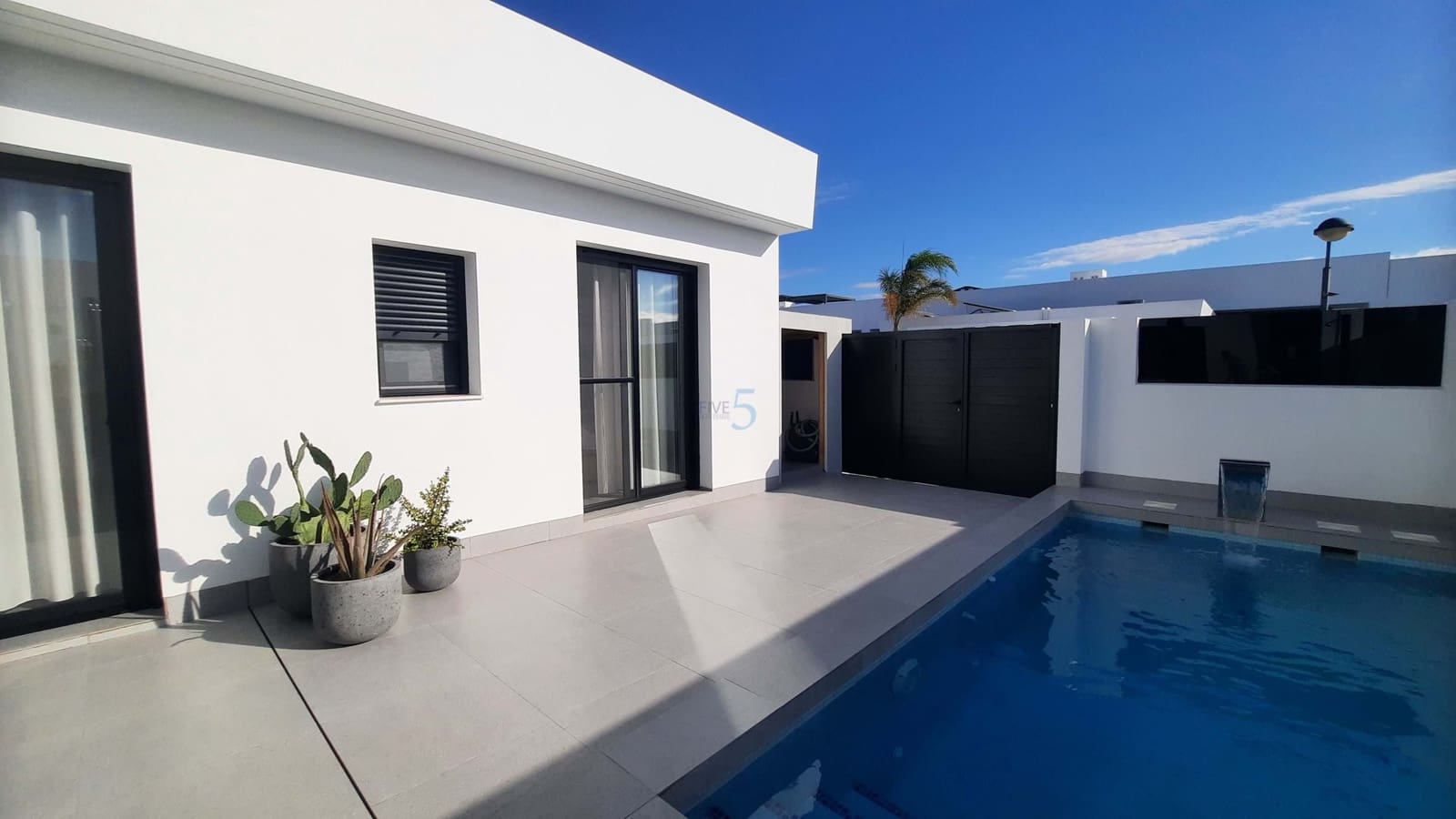 3 soveværelse Semi-Rækkehus til salg i Roldan med swimmingpool garage - € 319.950 (Ref: 8607737)