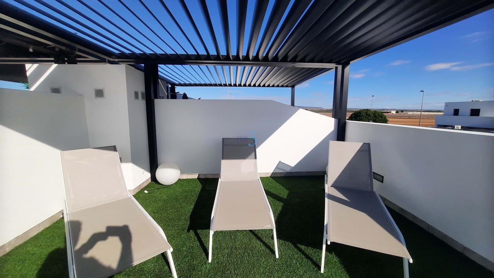 3 soveværelse Semi-Rækkehus til salg i Roldan med swimmingpool garage - € 319.950 (Ref: 8607737)