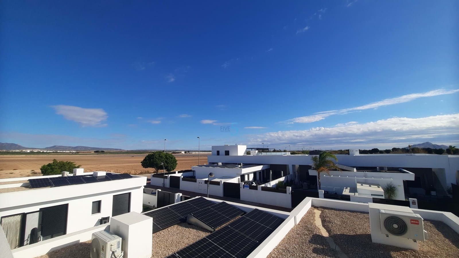 3 soveværelse Semi-Rækkehus til salg i Roldan med swimmingpool garage - € 319.950 (Ref: 8607737)