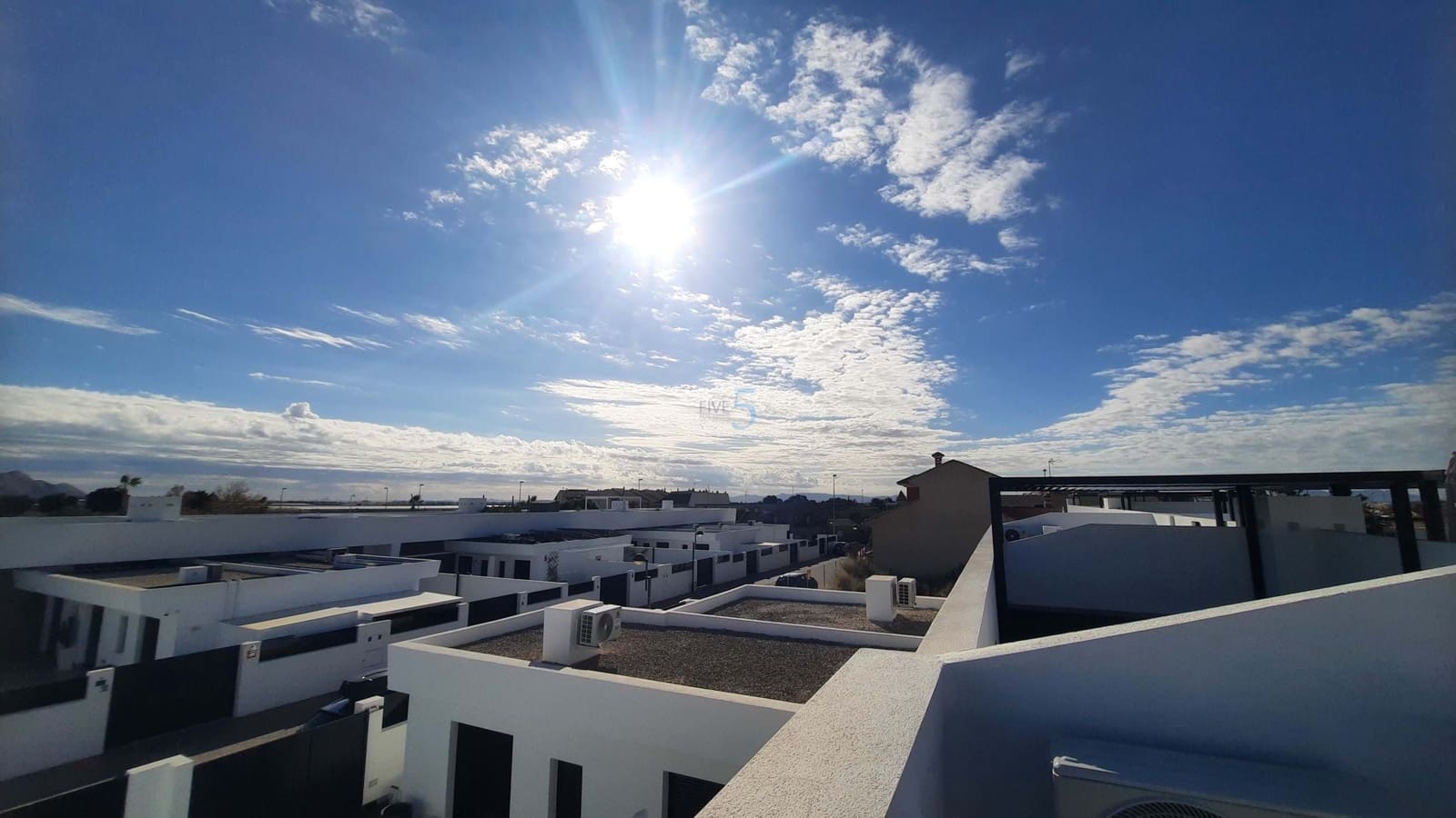 3 soveværelse Semi-Rækkehus til salg i Roldan med swimmingpool garage - € 319.950 (Ref: 8607737)