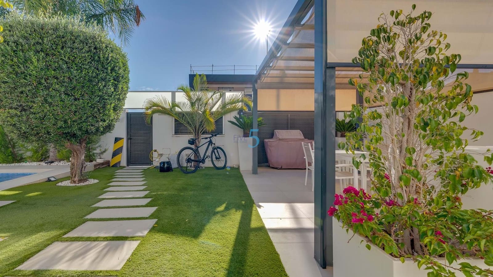3 bedroom Villa for sale in San Pedro del Pinatar with pool - € 525,000 (Ref: 8661902)