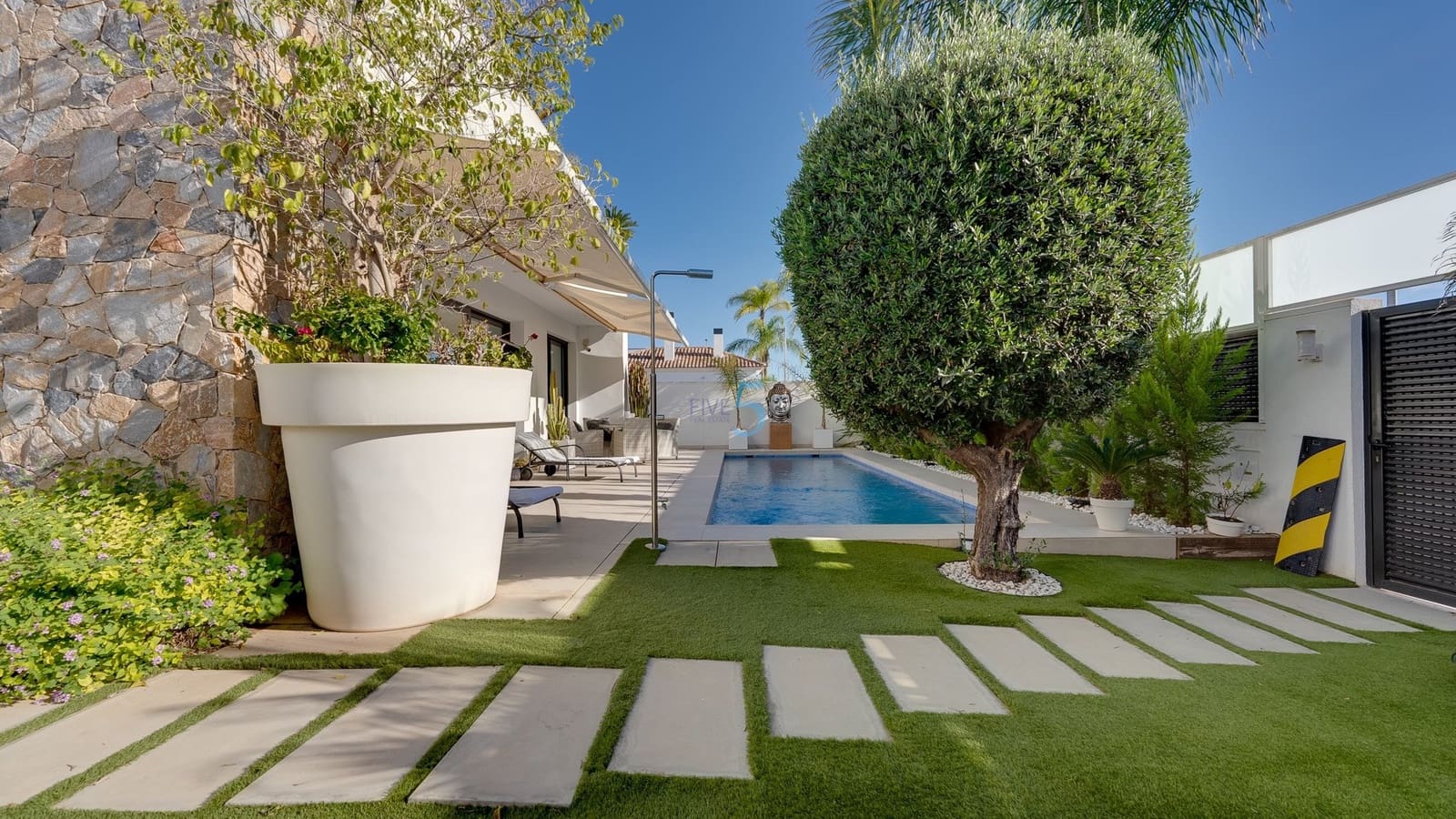 3 bedroom Villa for sale in San Pedro del Pinatar with pool - € 525,000 (Ref: 8661902)