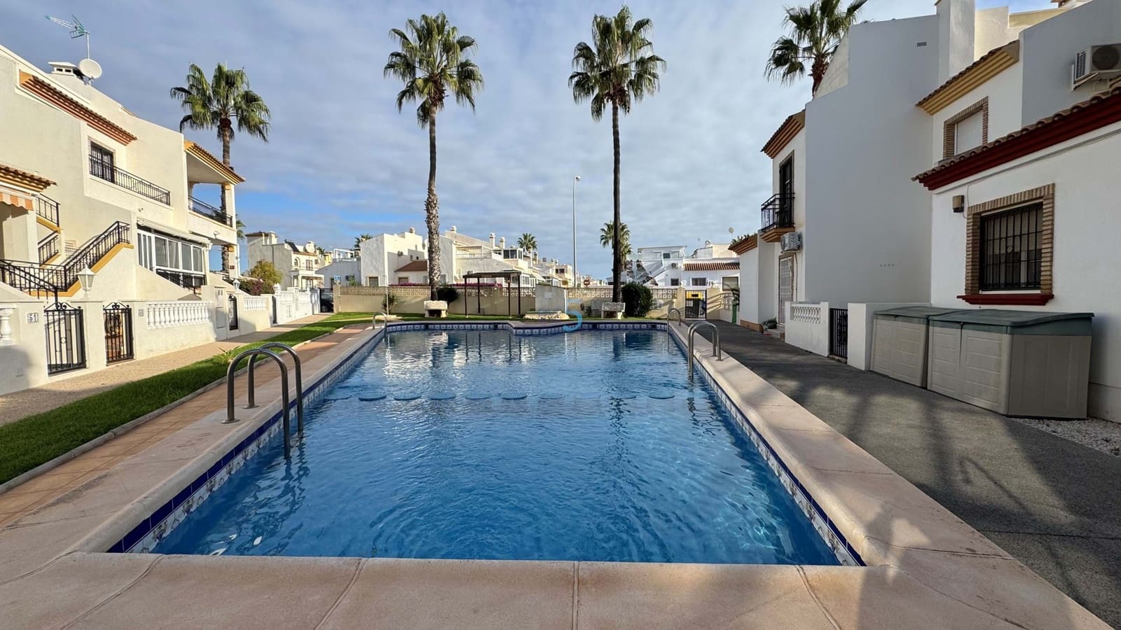 3 chambre Villa/Maison à vendre à Playa Flamenca avec piscine - 372 000 € (Ref: 8666704)