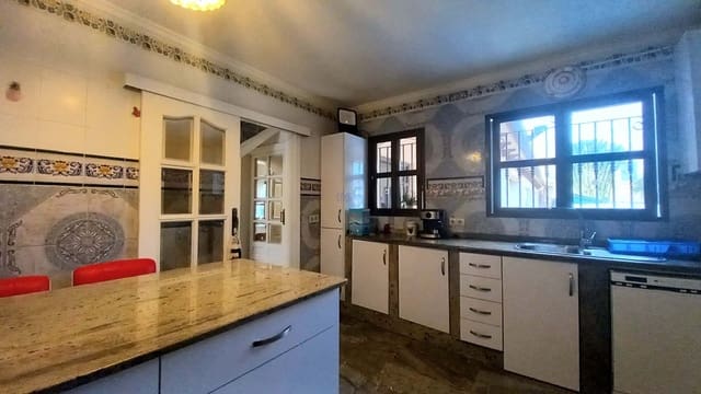 4 chambre Villa/Maison à vendre à Villamartin, Orihuela avec piscine garage - 640 000 € (Ref: 8690039)