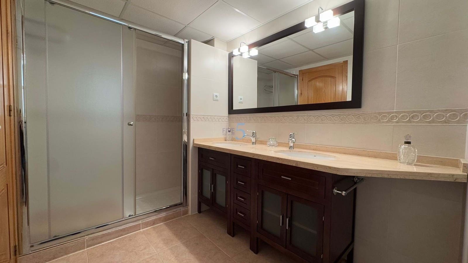 5 chambre Appartement à vendre à Torrevieja avec garage - 275 000 € (Ref: 8690417)