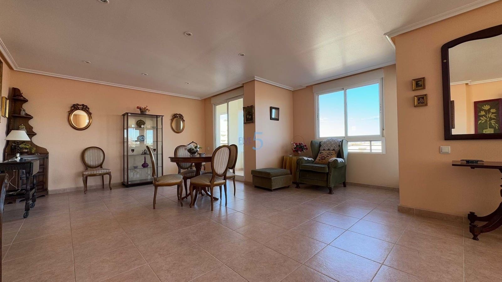 5 chambre Appartement à vendre à Torrevieja avec garage - 275 000 € (Ref: 8690417)