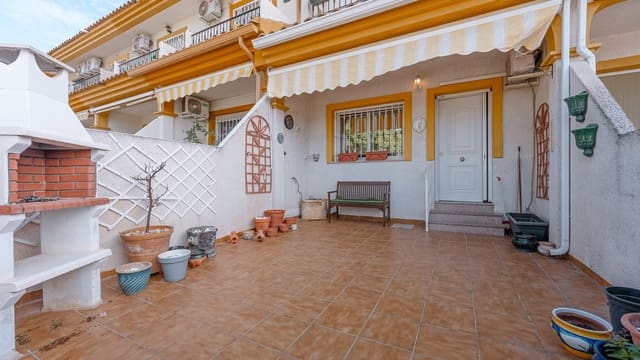 3 soveværelse Byhus til salg i Daya Nueva med swimmingpool - € 149.950 (Ref: 8716847)