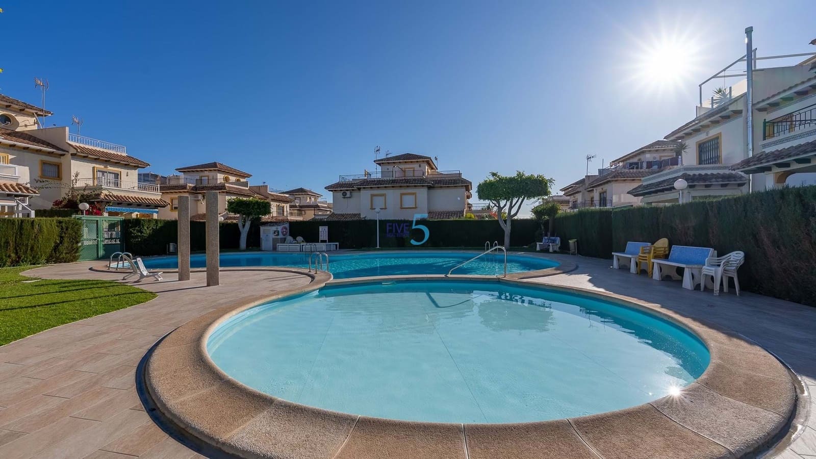 Apartamento de 2 habitaciones en Orihuela Costa en venta con piscina garaje - 164.900 € (Ref: 8727186)