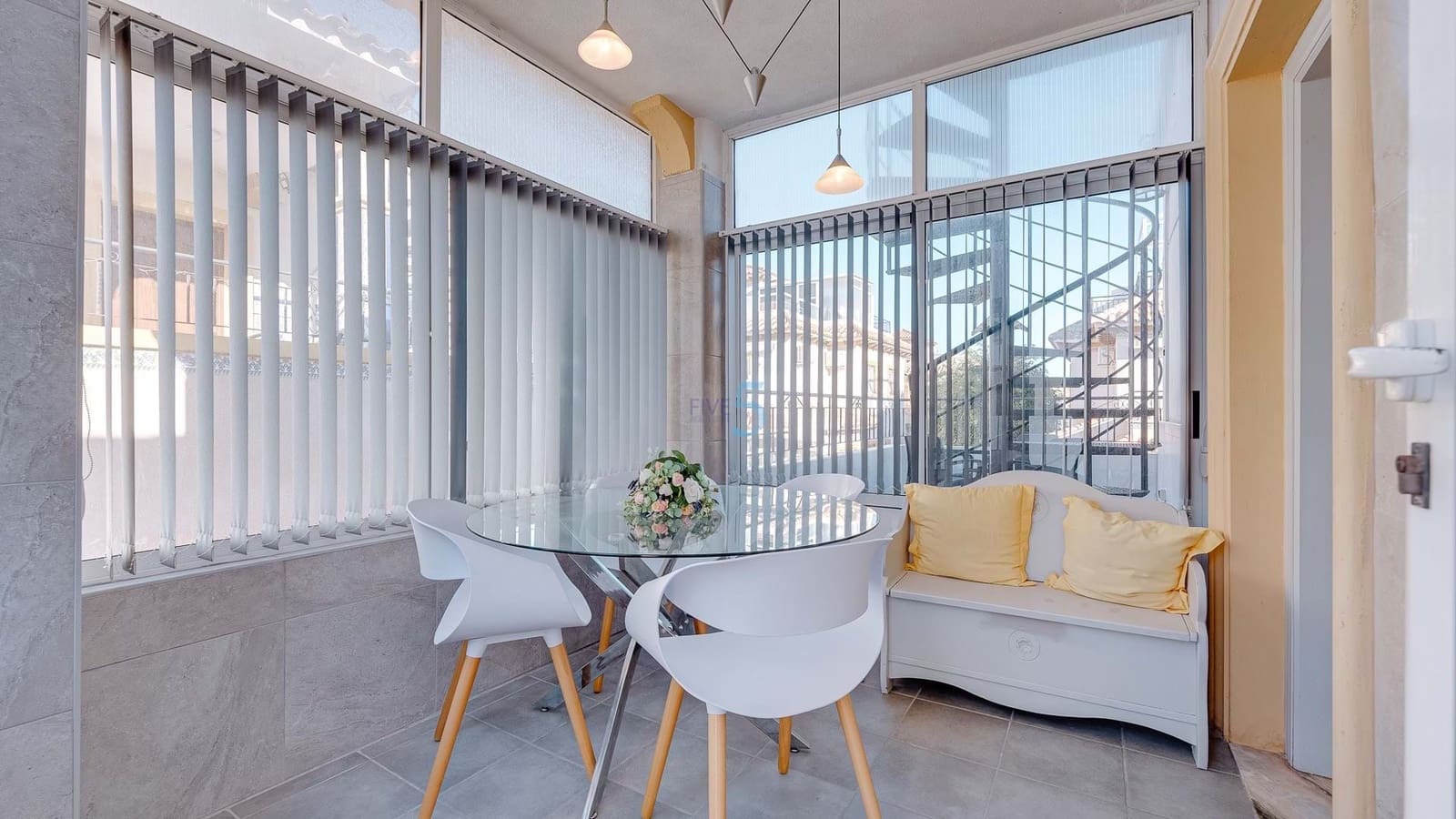 Apartamento de 2 habitaciones en Orihuela Costa en venta con piscina garaje - 164.900 € (Ref: 8727186)