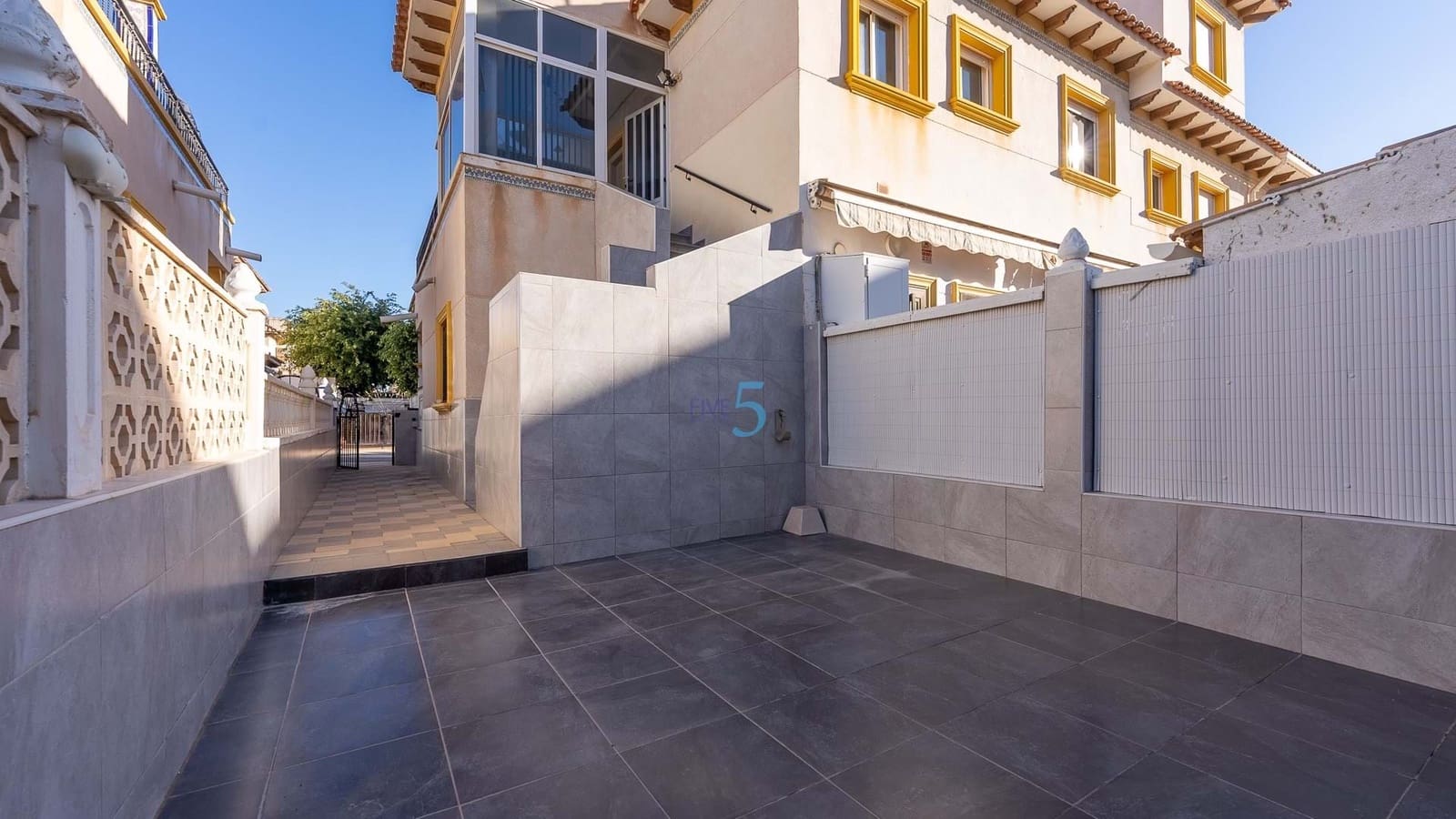 Apartamento de 2 habitaciones en Orihuela Costa en venta con piscina garaje - 164.900 € (Ref: 8727186)