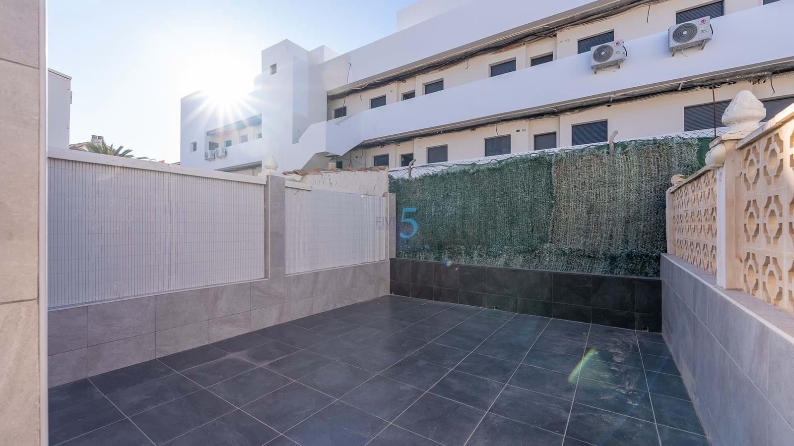 Apartamento de 2 habitaciones en Orihuela Costa en venta con piscina garaje - 164.900 € (Ref: 8727186)