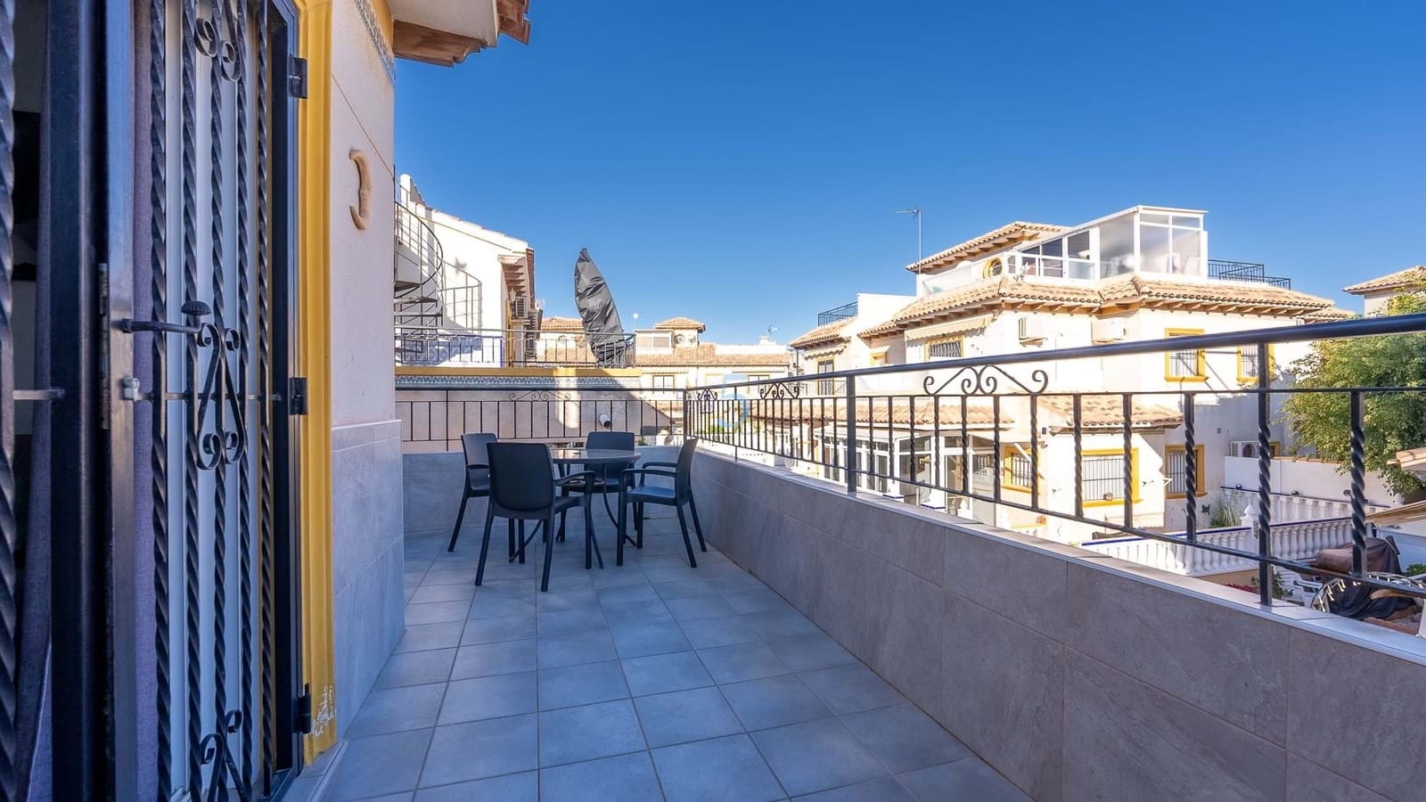 Apartamento de 2 habitaciones en Orihuela Costa en venta con piscina garaje - 164.900 € (Ref: 8727186)