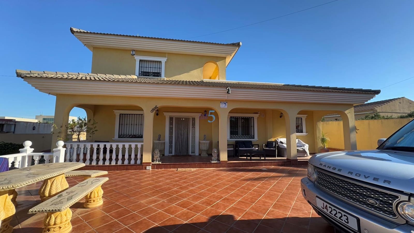 6 soveværelse Villa til salg i Torrevieja med swimmingpool - € 597.500 (Ref: 8730869)