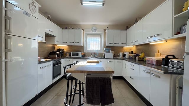 6 soveværelse Villa til salg i Torrevieja med swimmingpool - € 597.500 (Ref: 8730869)