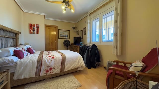 6 soveværelse Villa til salg i Torrevieja med swimmingpool - € 597.500 (Ref: 8730869)