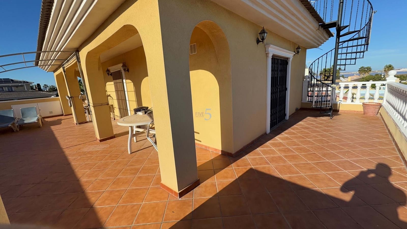 6 soveværelse Villa til salg i Torrevieja med swimmingpool - € 597.500 (Ref: 8730869)