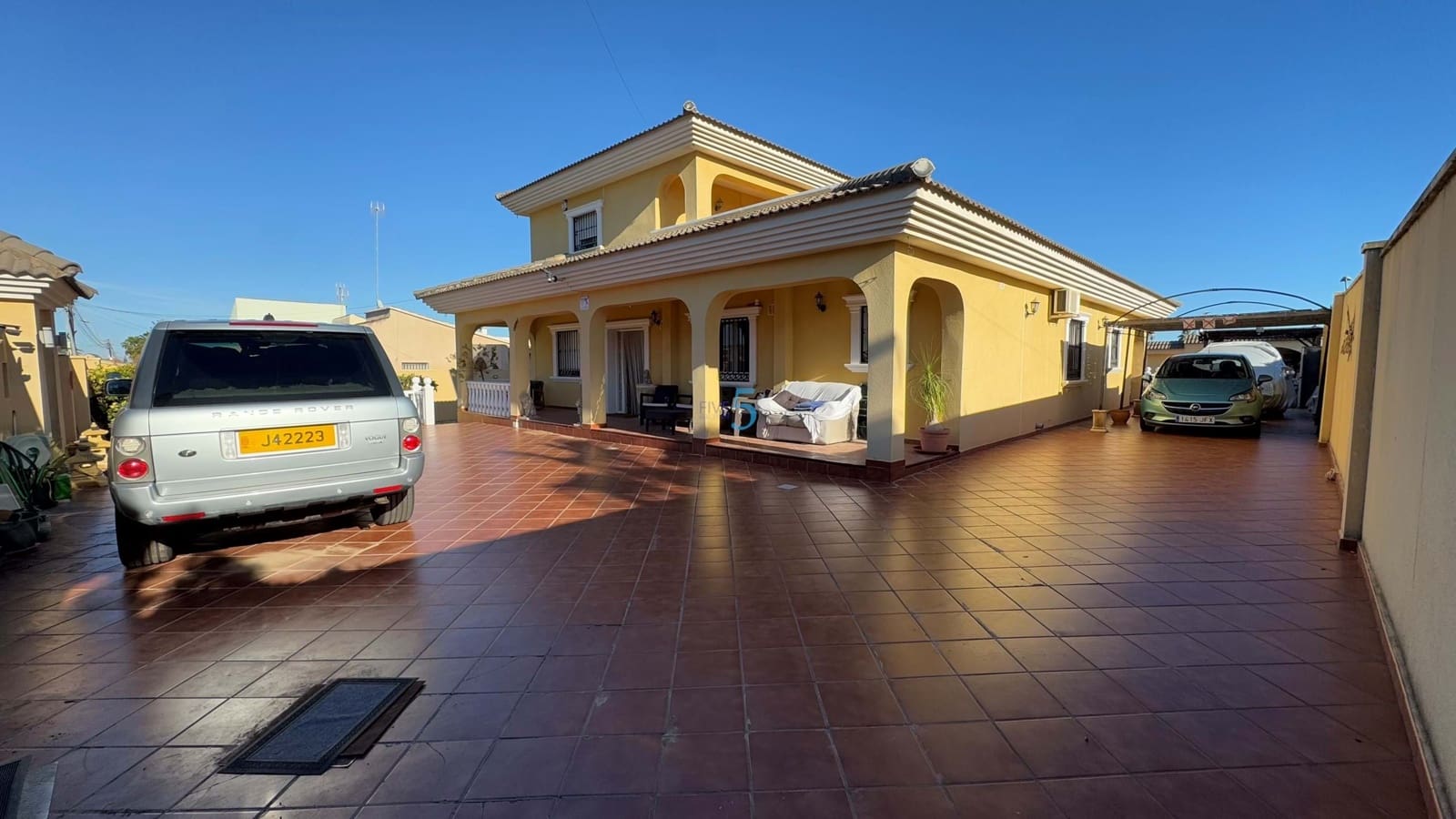 6 soveværelse Villa til salg i Torrevieja med swimmingpool - € 597.500 (Ref: 8730869)