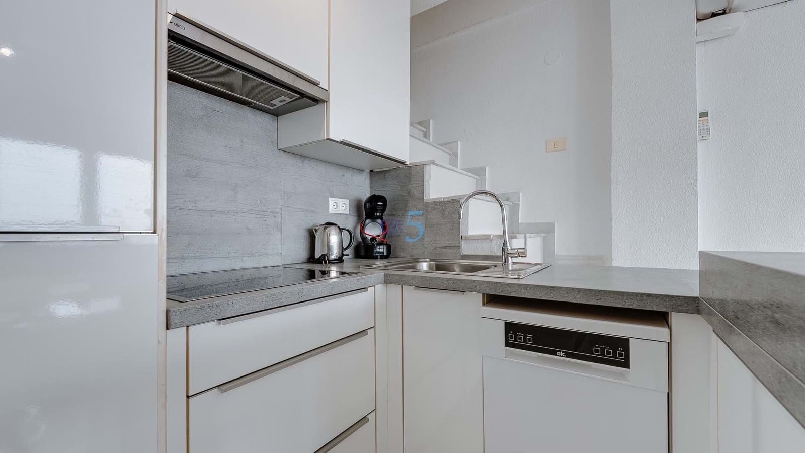 2 soveværelse Lejlighed til salg i Torrevieja med swimmingpool garage - € 225.000 (Ref: 8742651)