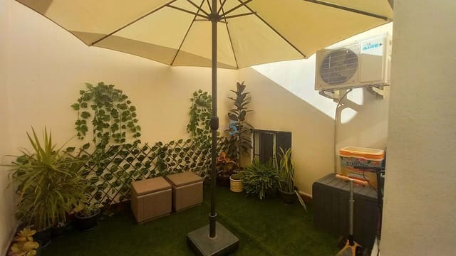 4 bedroom Apartment for sale in Torrevieja - € 210,000 (Ref: 8764415)