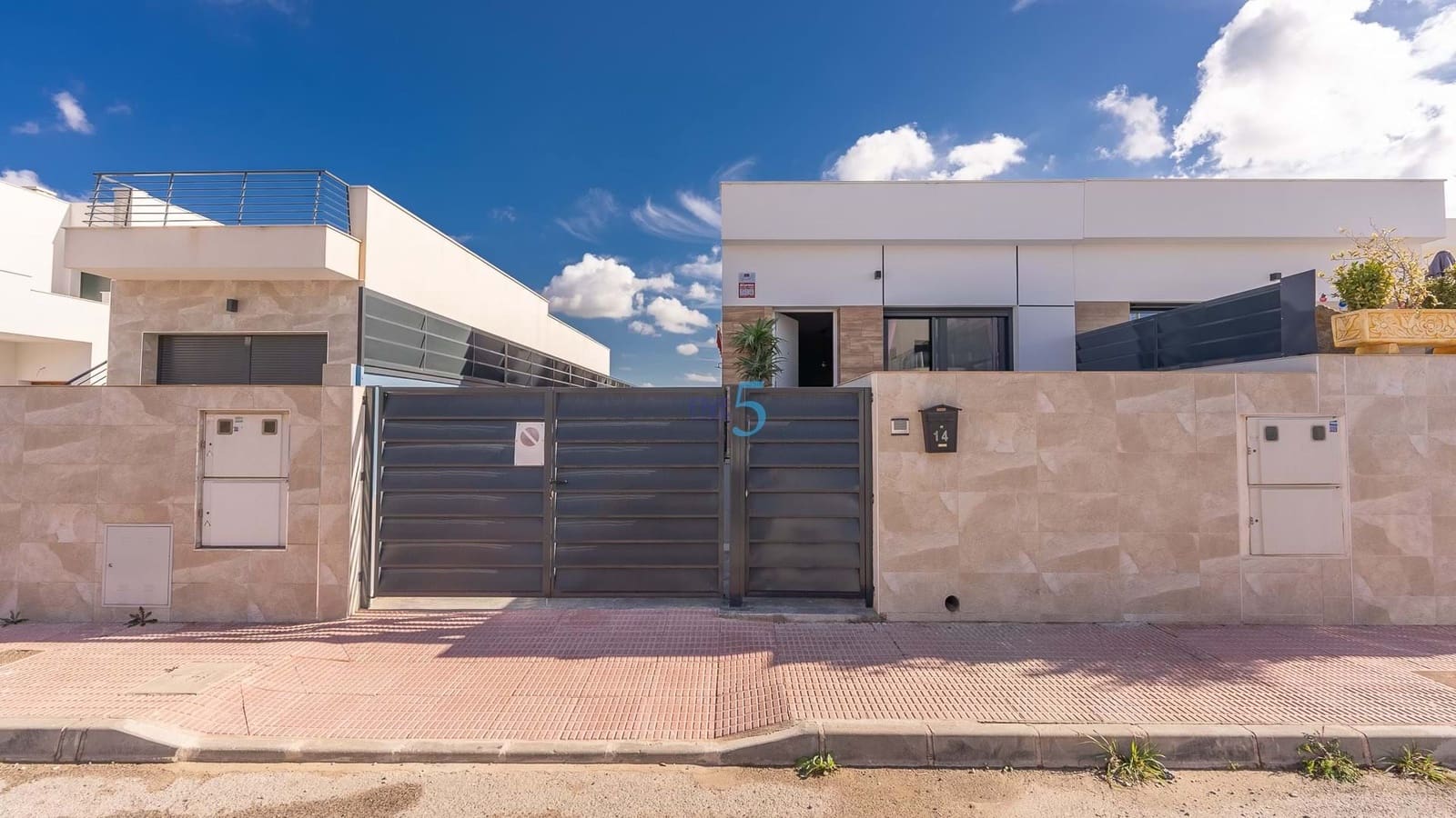 3 soveværelse Semi-Rækkehus til salg i Daya Nueva med swimmingpool - € 315.000 (Ref: 8765571)