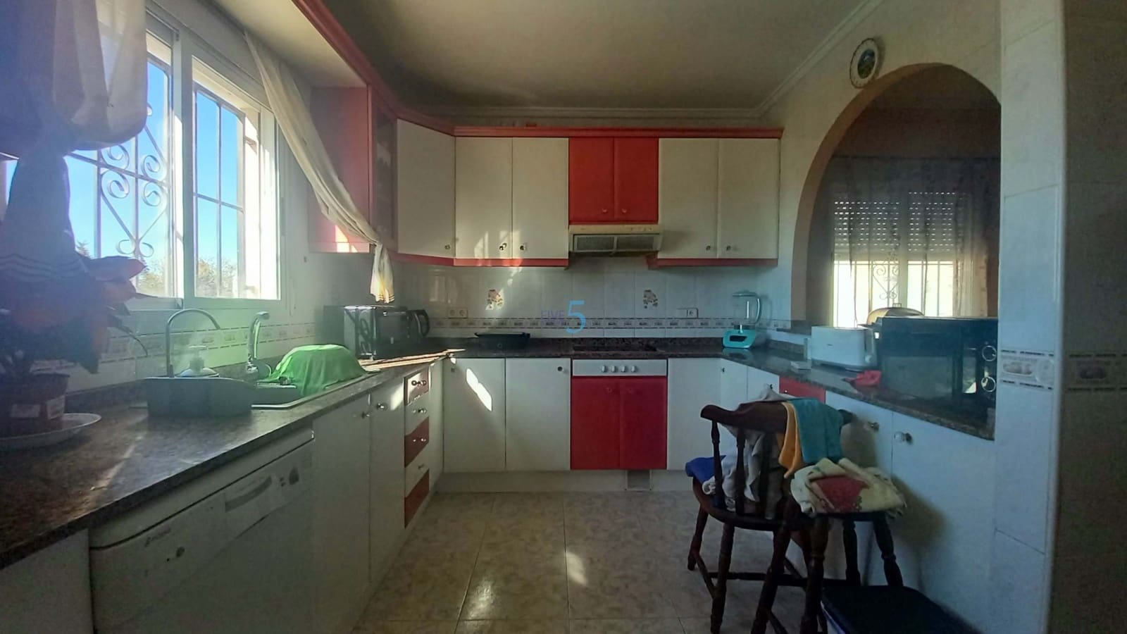 6 soveværelse Villa til salg i Torrevieja med swimmingpool garage - € 475.000 (Ref: 8813500)