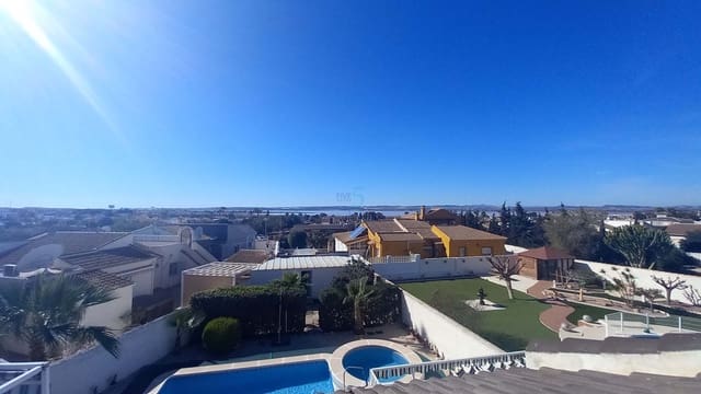 6 soveværelse Villa til salg i Torrevieja med swimmingpool garage - € 475.000 (Ref: 8813500)
